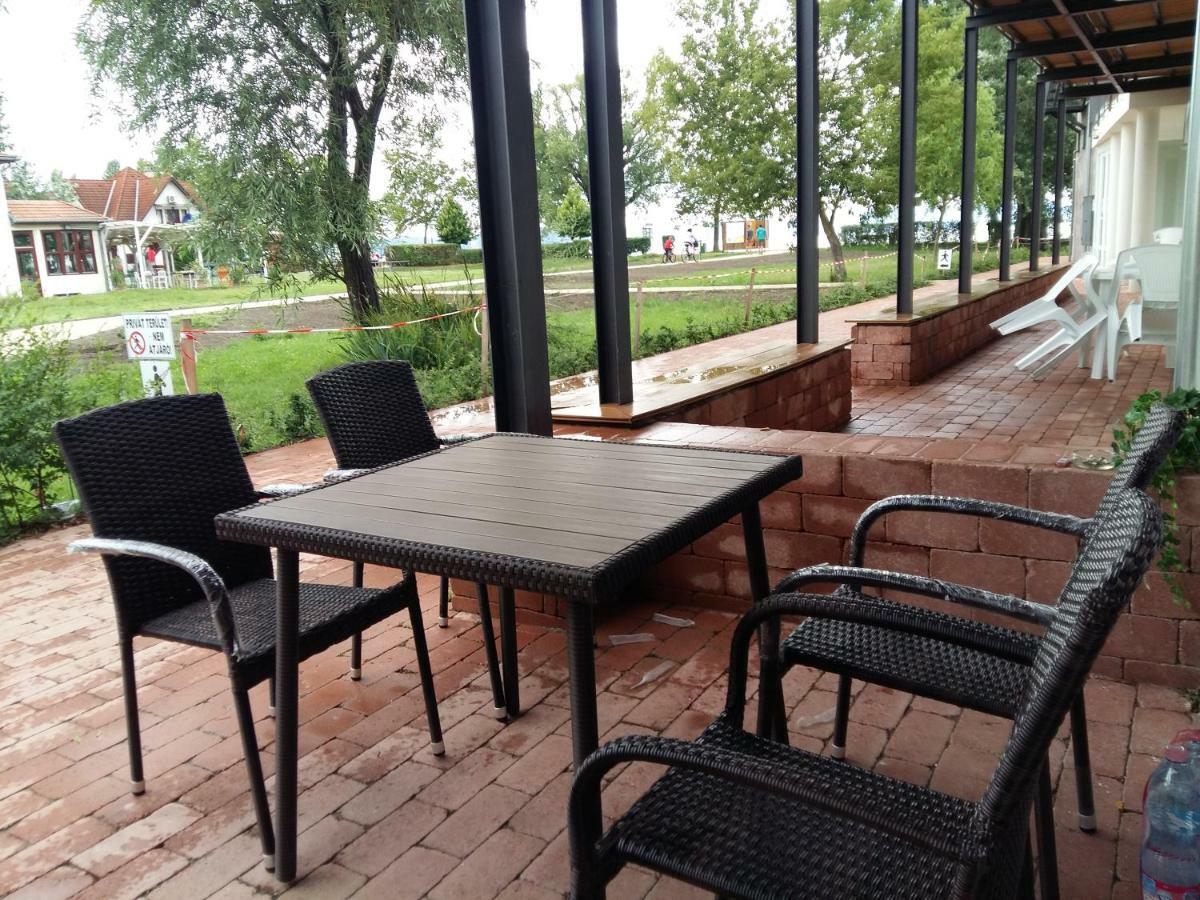 Wellapartman Zamárdi Exteriör bild