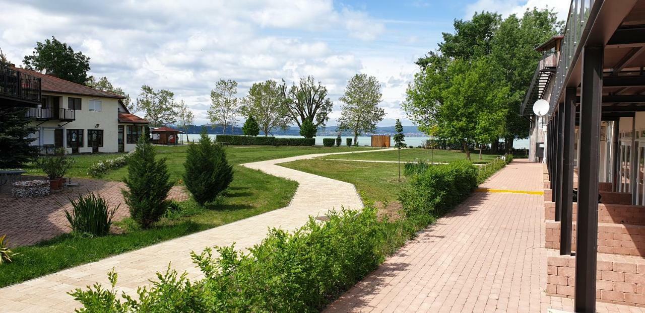 Wellapartman Zamárdi Exteriör bild